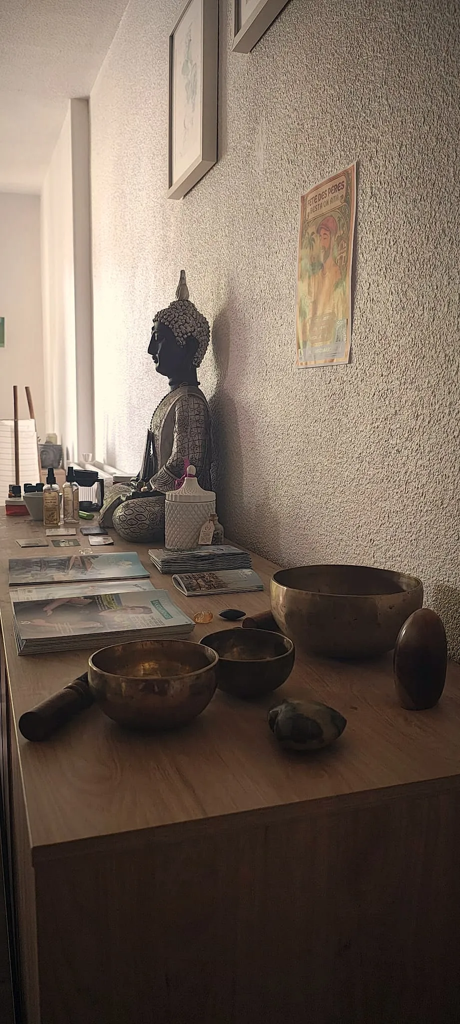 Bols tibétains et statue de Bouddha — l'univers du cabinet By Lou