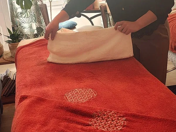 Massage & Rééquilibrage Énergétique by Lou